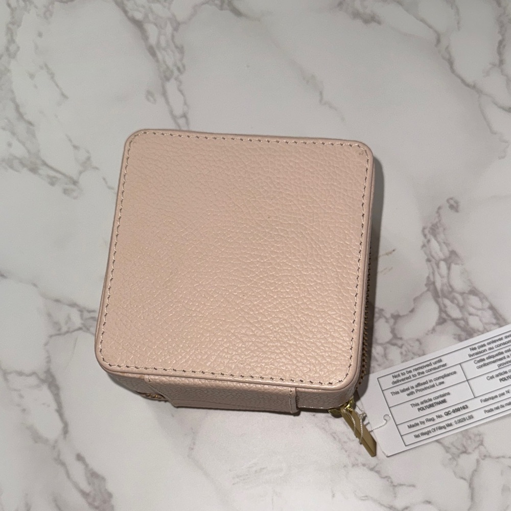 Compact Beige Jewelry Case - Picture 4 of 5